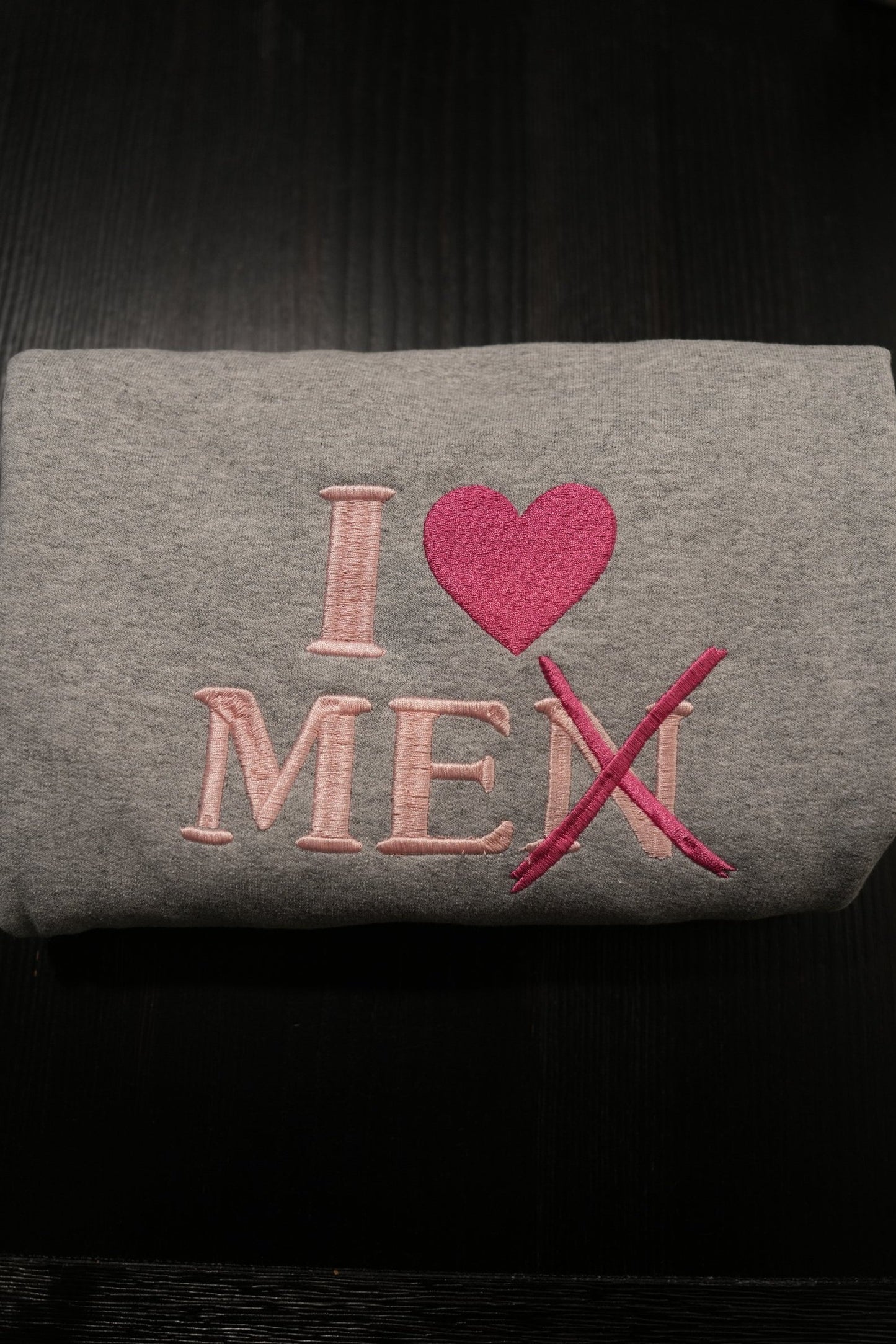 Sudadera con la frase "Me amo"