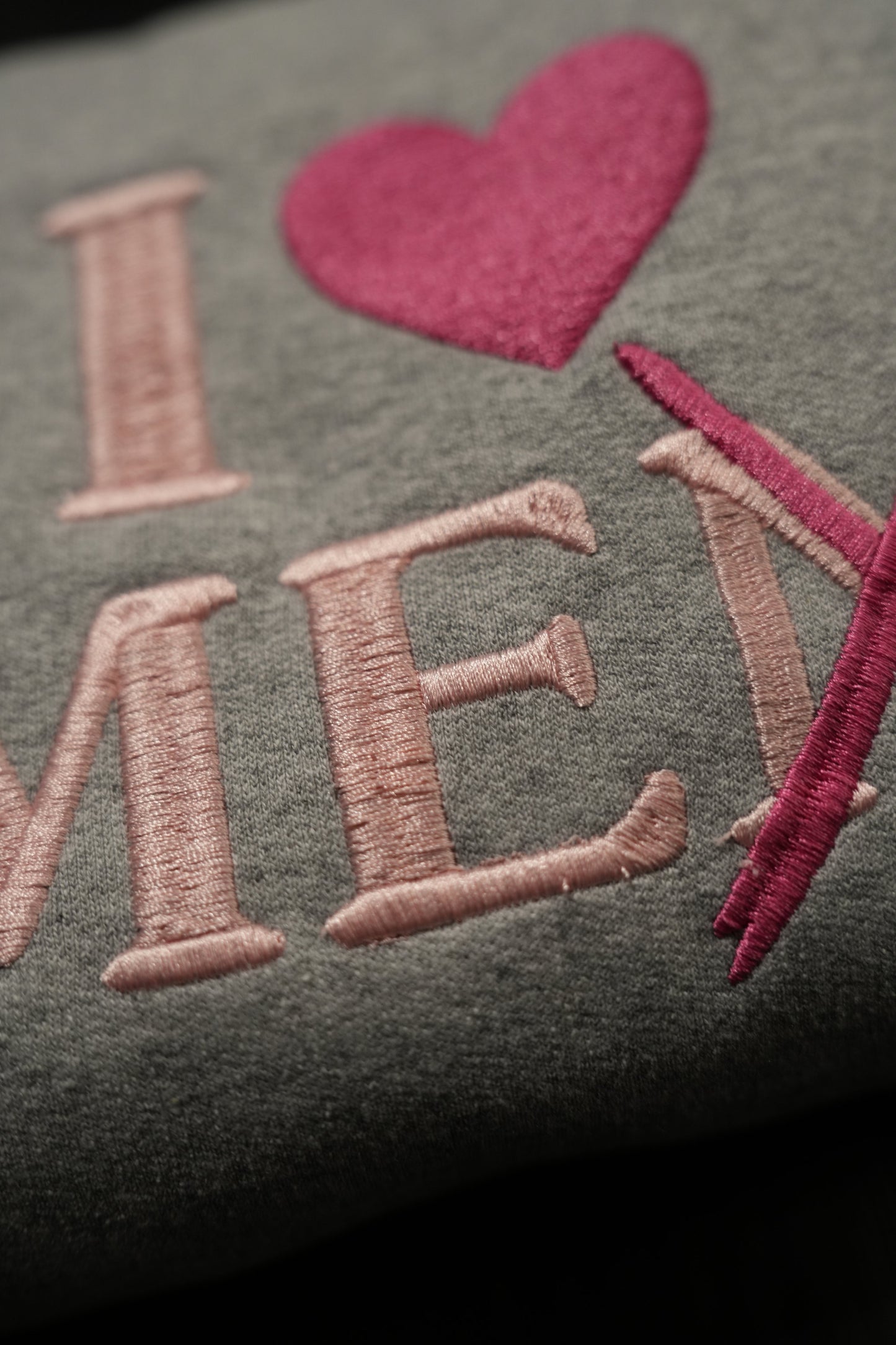 Sudadera con la frase "Me amo"