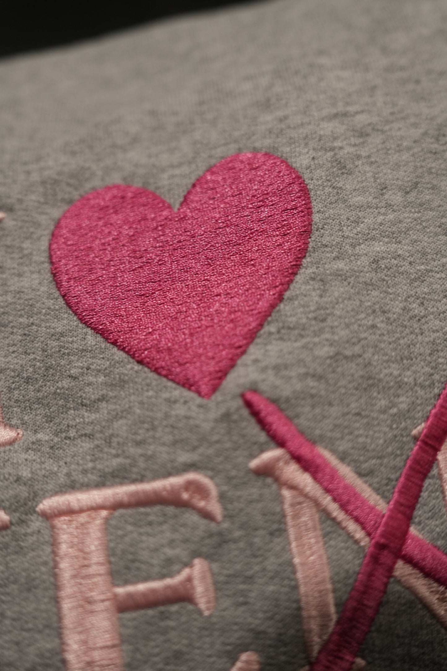 Sudadera con la frase "Me amo"