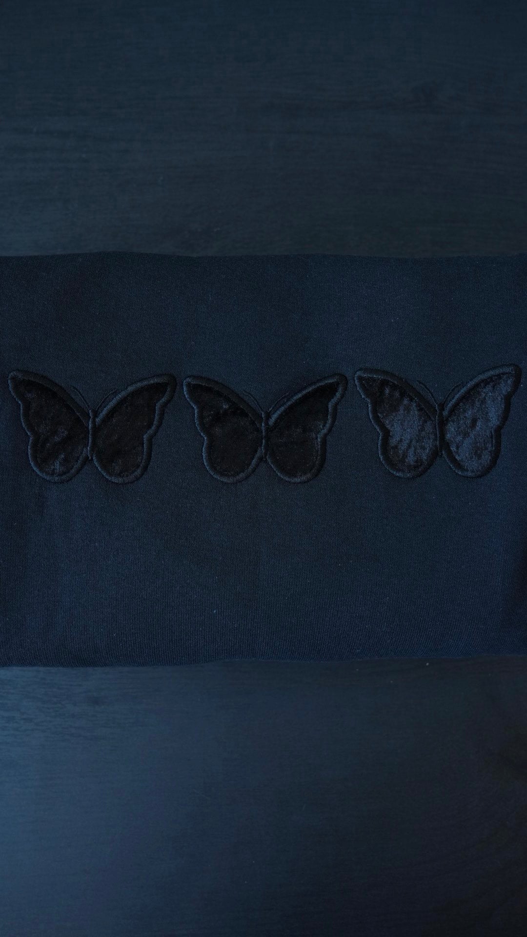Sudadera de terciopelo con mariposas