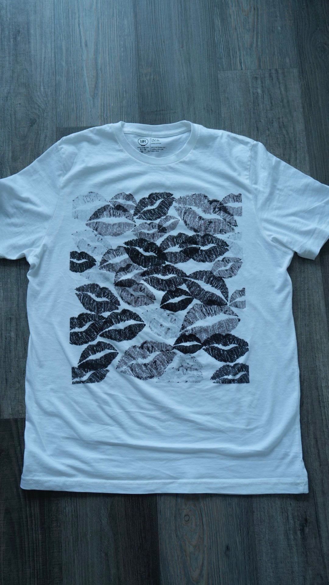 Kisses Tee